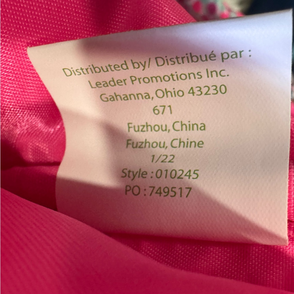 Lilly Pulitzer Quilted Drawstring Backpack in Banana Split New - Picture 9 of 10